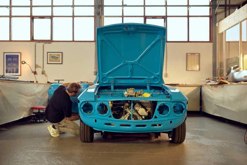 lancia fulvia blue restoration